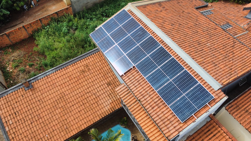 Residência Alex com painéis solares